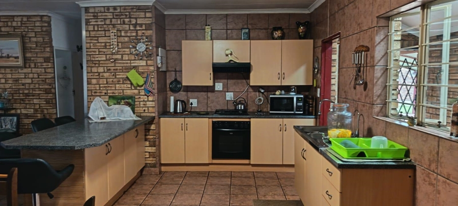11 Bedroom Property for Sale in Rustenburg Rural North West